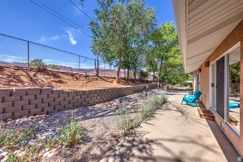 Exterior - 890 E Oak St, Moab, UT 84532 photo 6 of 9