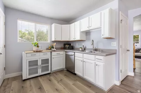 Kitchen - 435 E Park Oak Pl, Murray, UT 84107 photo 2 of 3