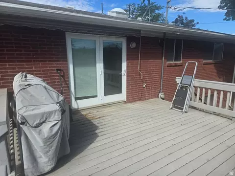 Exterior - 247 E Nicoletti Dr, Midvale, UT 84047 photo 3 of 8