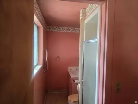 Bath - 247 E Nicoletti Dr, Midvale, UT 84047 photo 1 of 4