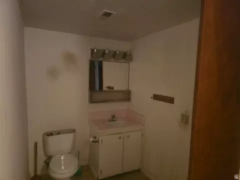 Bath - 247 E Nicoletti Dr, Midvale, UT 84047 photo 4 of 4