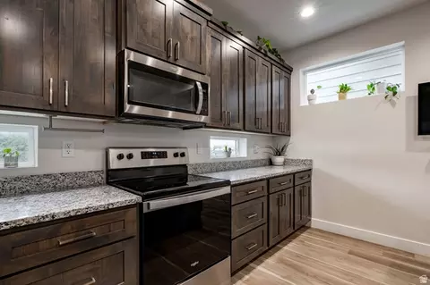 Kitchen - 668 S 400 E, Clearfield, UT 84015 photo 3 of 6