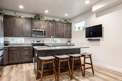 Kitchen - 668 S 400 E, Clearfield, UT 84015 photo 4 of 6