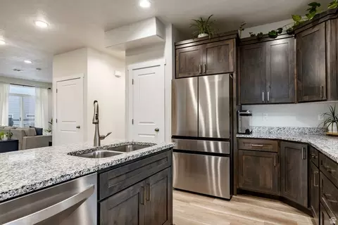 Kitchen - 668 S 400 E, Clearfield, UT 84015 photo 6 of 6