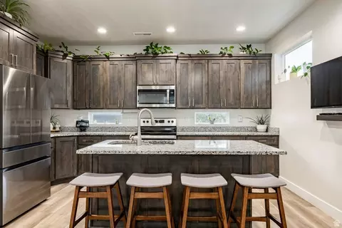 Kitchen - 668 S 400 E, Clearfield, UT 84015 photo 2 of 6
