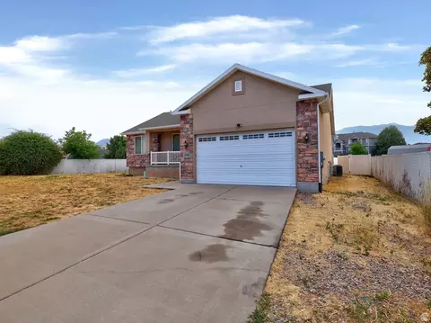 Exterior - 1065 S 1650 E, Clearfield, UT 84015 photo 5 of 6