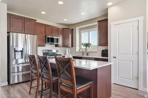 Kitchen - 1576 E Lowe Peak Dr, Eagle Mountain, UT 84005 photo 2 of 3