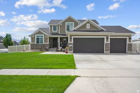 Exterior - 1576 E Lowe Peak Dr, Eagle Mountain, UT 84005 photo 2 of 13