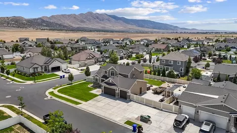 View/Area - 1576 E Lowe Peak Dr, Eagle Mountain, UT 84005 photo 4 of 8