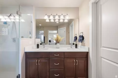 Bath - 1576 E Lowe Peak Dr, Eagle Mountain, UT 84005 photo 2 of 5