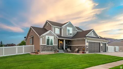 Exterior - 1576 E Lowe Peak Dr, Eagle Mountain, UT 84005 photo 12 of 13