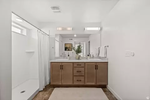 Bath - 858 W Wickham Dr S, Murray, UT 84123 photo 2 of 4