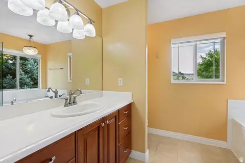 Bath - 348 S Hound St, Morgan, UT 84050 photo 2 of 4