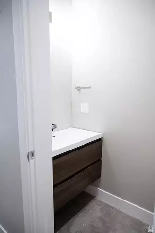 Bath - 7045 S 300 E, Midvale, UT 84047 photo 2 of 7