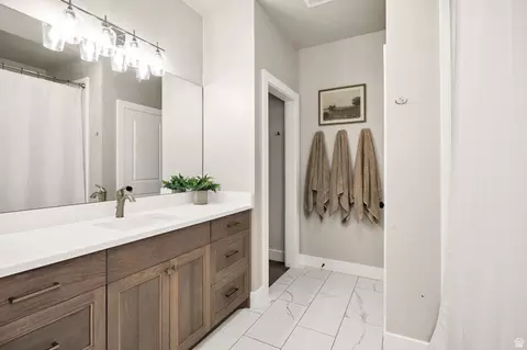 Bath - 131 N 1000 E #3, Hyde Park, UT 84318 photo 2 of 5