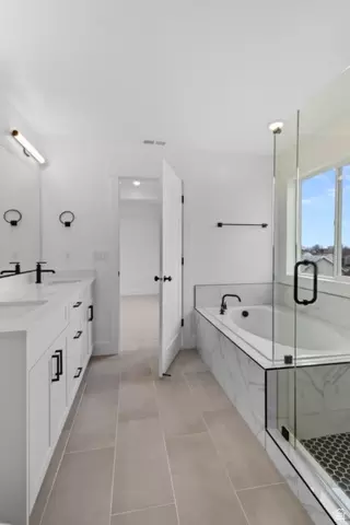 Bath - 1836 W Rivergate Dr, Logan, UT 84321 photo 2 of 4