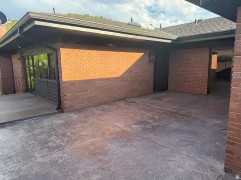 Exterior - 2037 S Mapleview Dr E, Bountiful, UT 84010 photo 2 of 4
