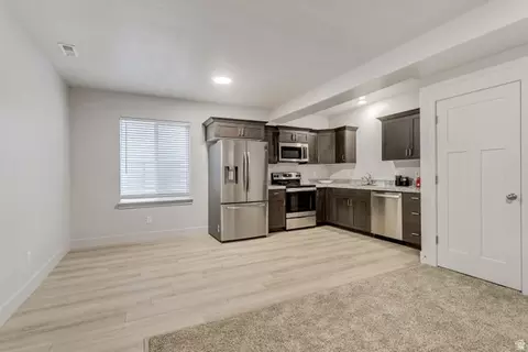 Kitchen - 4572 E Flower Pt, Eagle Mountain, UT 84005 photo 5 of 6