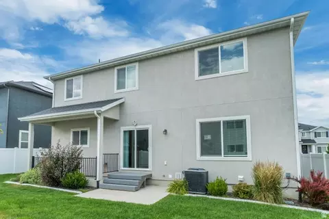 Exterior - 4572 E Flower Pt, Eagle Mountain, UT 84005 photo 4 of 5