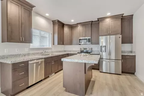 Kitchen - 4572 E Flower Pt, Eagle Mountain, UT 84005 photo 1 of 6