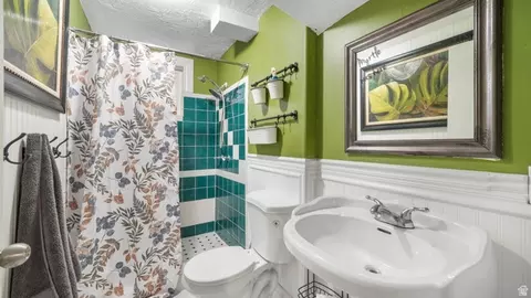 Bath - 10865 S 1000 E, Sandy, UT 84094 photo 2 of 2