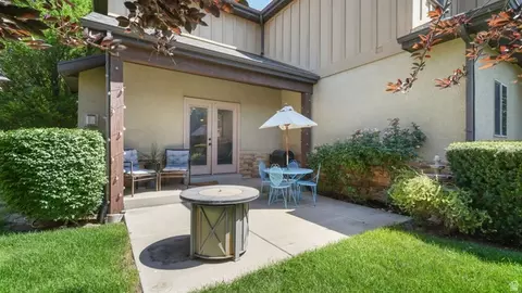 Exterior - 1454 E Tuscan Oak Way, Sandy, UT 84092 photo 2 of 4