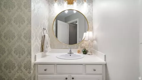 Bath - 1454 E Tuscan Oak Way, Sandy, UT 84092 photo 2 of 5