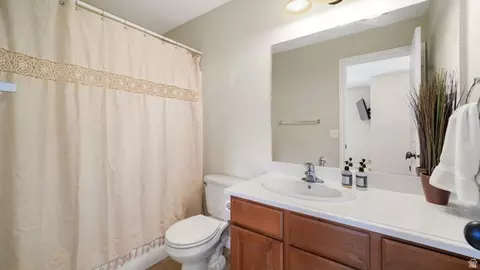 Bath - 1454 E Tuscan Oak Way, Sandy, UT 84092 photo 5 of 5