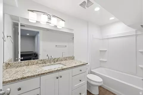 Bath - 344 E 700 N, Springville, UT 84663 photo 4 of 4