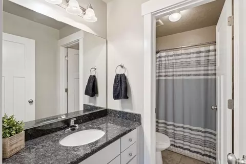 Bath - 344 E 700 N, Springville, UT 84663 photo 3 of 4