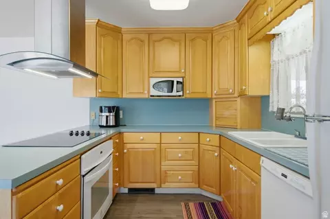 Kitchen - 188 E 9140 S, Sandy, UT 84070 photo 4 of 4