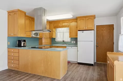 Kitchen - 188 E 9140 S, Sandy, UT 84070 photo 1 of 4