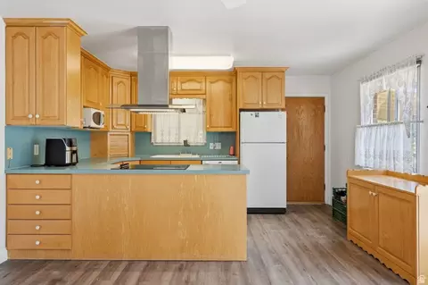 Kitchen - 188 E 9140 S, Sandy, UT 84070 photo 3 of 4