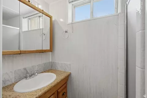 Bath - 188 E 9140 S, Sandy, UT 84070 photo 3 of 3