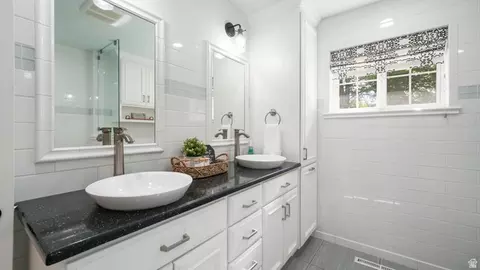 Bath - 15 S 300 E, Payson, UT 84651 photo 1 of 4