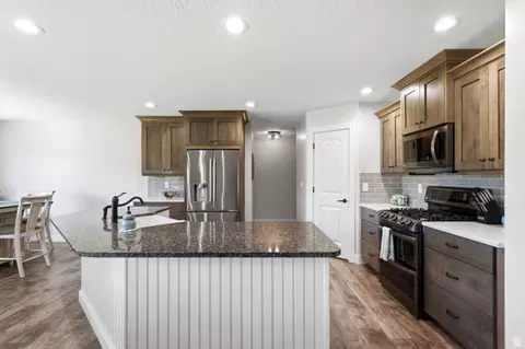 Kitchen - 533 W Moonlight Dr, Erda, UT 84074 photo 2 of 7