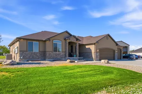 Exterior - 533 W Moonlight Dr, Erda, UT 84074 photo 1 of 15