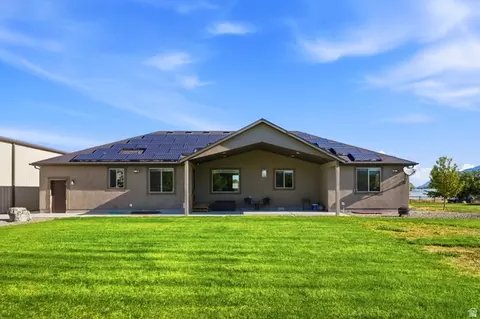 Exterior - 533 W Moonlight Dr, Erda, UT 84074 photo 5 of 15
