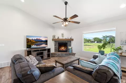 Living - 533 W Moonlight Dr, Erda, UT 84074 photo 2 of 4