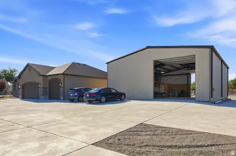 Exterior - 533 W Moonlight Dr, Erda, UT 84074 photo 12 of 15