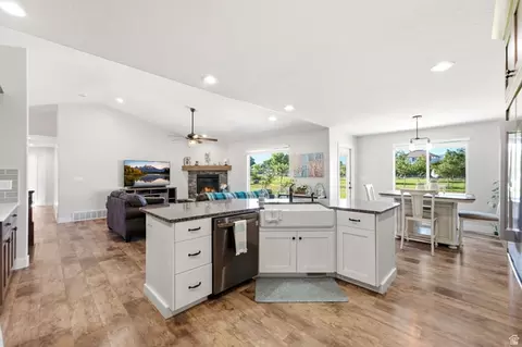 Kitchen - 533 W Moonlight Dr, Erda, UT 84074 photo 7 of 7