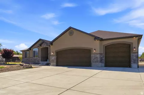 Exterior - 533 W Moonlight Dr, Erda, UT 84074 photo 3 of 15