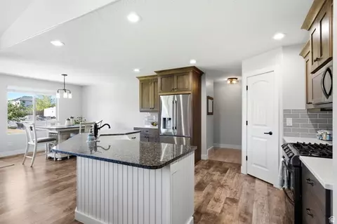 Kitchen - 533 W Moonlight Dr, Erda, UT 84074 photo 3 of 7