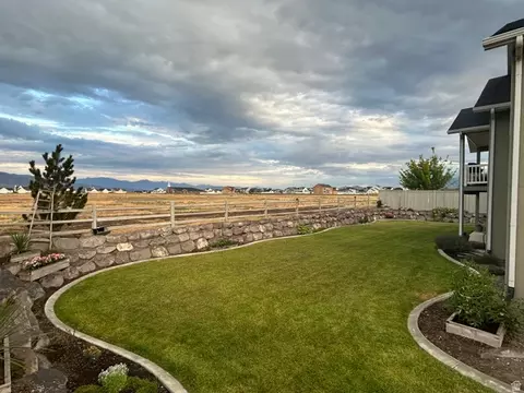 Exterior - 504 S Lake Vw, Vineyard, UT 84059 photo 5 of 9
