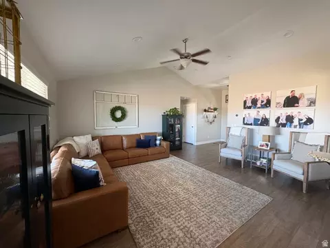 Living - 504 S Lake Vw, Vineyard, UT 84059 photo 1 of 3