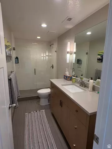 Bath - 504 S Lake Vw, Vineyard, UT 84059 photo 2 of 3