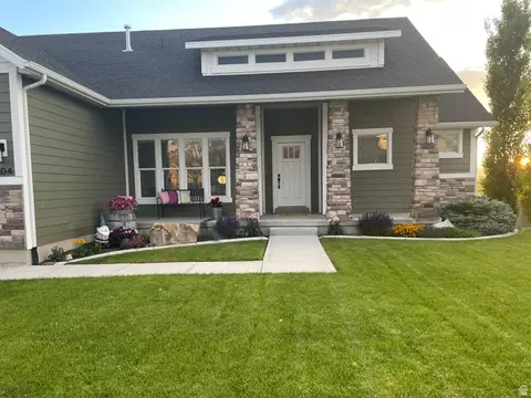 Exterior - 504 S Lake Vw, Vineyard, UT 84059 photo 3 of 9