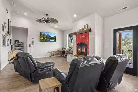Living - 711 W Main St, Enterprise, UT 84725 photo 2 of 3