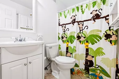 Bath - 3982 E Parkers Pl, Eagle Mountain, UT 84005 photo 3 of 3