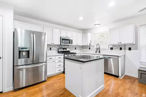 Kitchen - 3982 E Parkers Pl, Eagle Mountain, UT 84005 photo 2 of 3